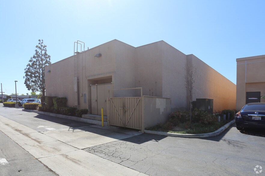 More Photos Of 3001 Bristol St, Costa Mesa Storefront For Lease