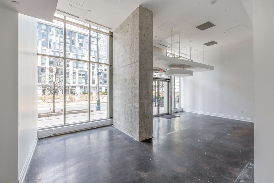 More Photos Of 123 Fort York Blvd, Toronto Storefront For Lease