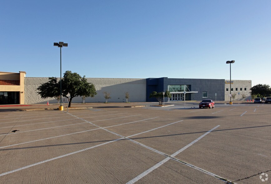 More Photos Of 6900 S. Westmoreland Rd,, Dallas Specialty For Sale