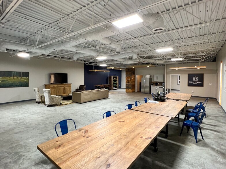 More Photos Of 4733 Don Dr, Dallas Warehouse For Sale
