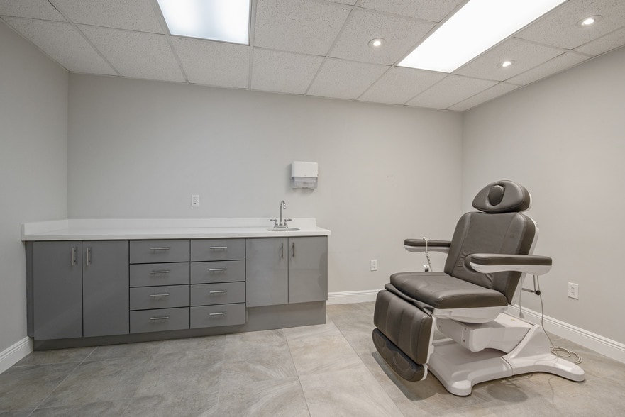 More Photos Of 555 Biltmore Way, Coral Gables Medical For Sale