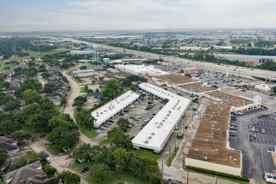 More Photos Of 17449-17497 Village Green Dr, Houston Unknown For Lease
