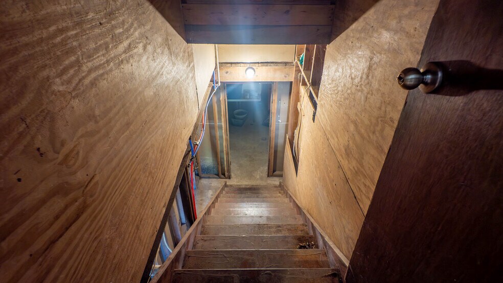 More Photos Of 385 Main St, Mammoth Spring General Retail For Sale
