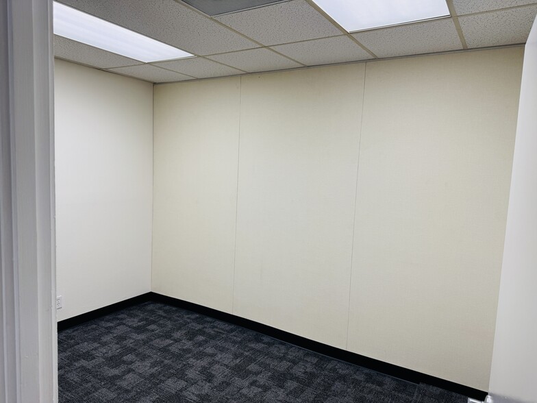 More Photos Of 4891 Ronson Ct, San Diego Warehouse For Lease