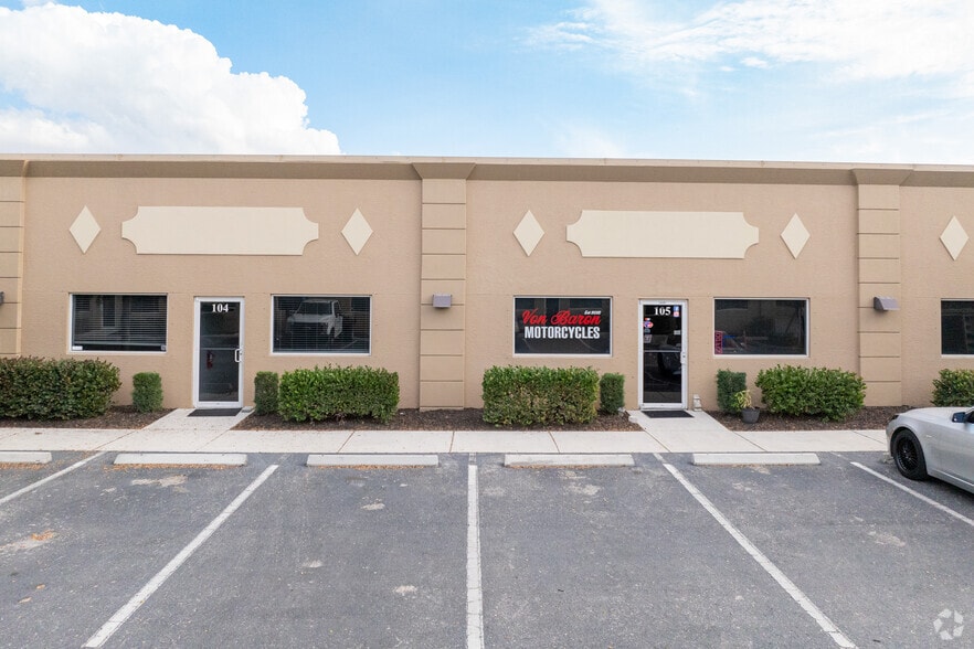More Photos Of 16770 Link Ct, Fort Myers Showroom For Lease
