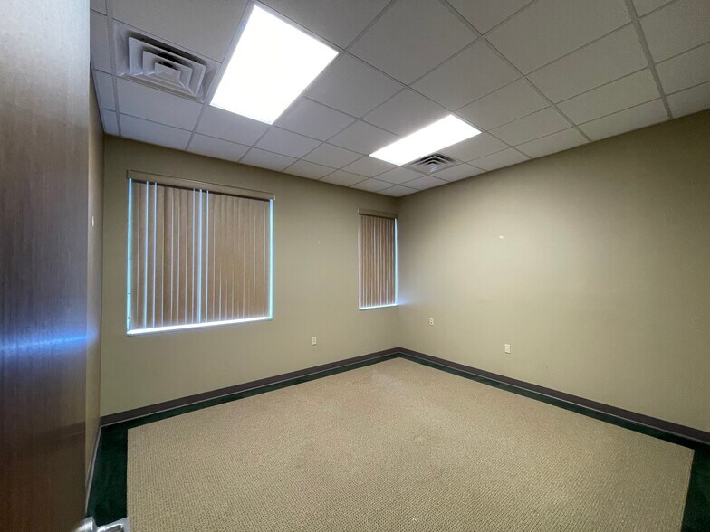 More Photos Of 1010 Davis St, Jacksonville Office For Lease
