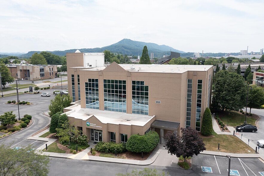 More Photos Of 105 W Park Dr, Kingsport Medical For Lease