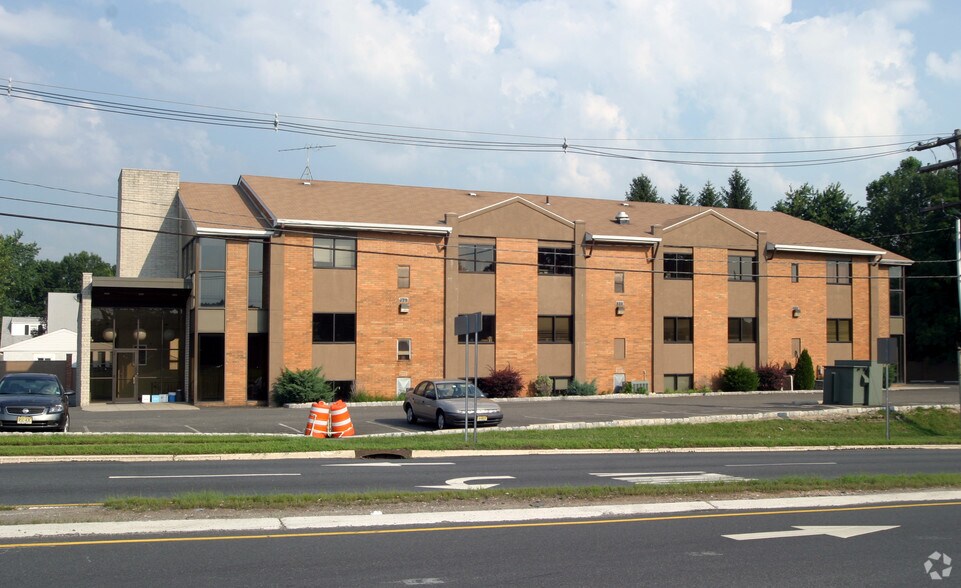 More Photos Of 1145 Bordentown Ave, Parlin Medical For Lease