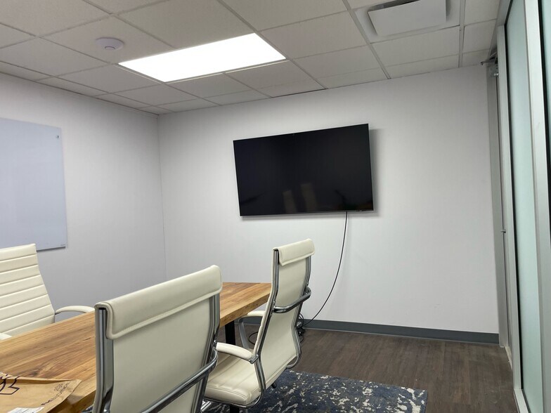 More Photos Of 2118 Mannix Dr, San Antonio Showroom For Sale