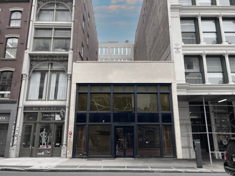More Photos Of 470 Broadway, New York Storefront For Sale