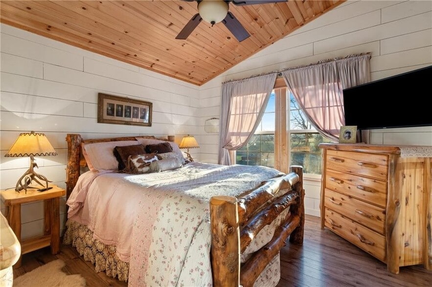 More Photos Of 1387 County Road 306, Berryville Hospitality For Sale