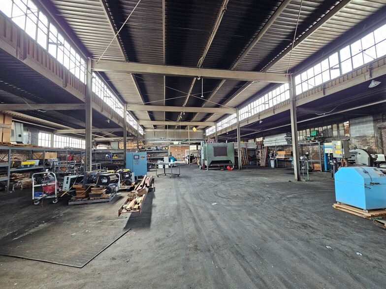 More Photos Of 4445 Kings Run Dr, Cincinnati Warehouse For Sale