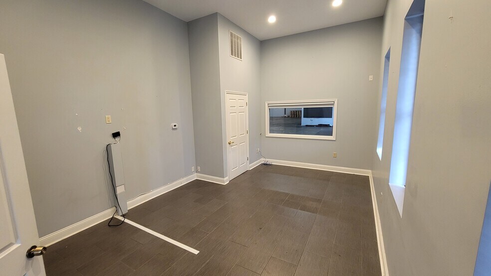 More Photos Of 104 Liberty Center Pl, Saint Augustine Warehouse For Lease