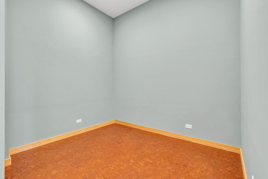 More Photos Of 3307 W Irving Park Rd, Chicago Office Residential For Sale