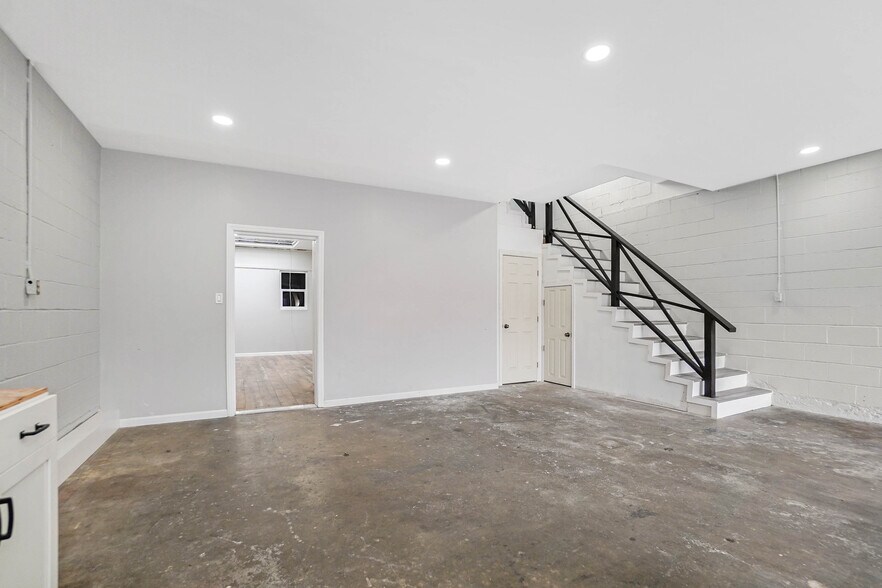 More Photos Of 649 23rd St, Richmond General Retail For Sale