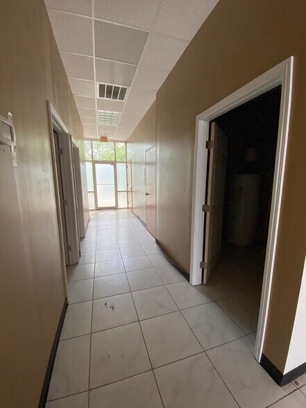 More Photos Of 2328 S College St, Auburn Storefront For Sale