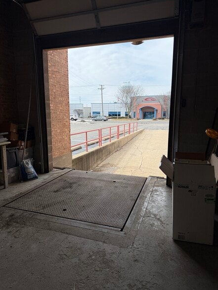 More Photos Of 8035 Austin Ave, Morton Grove Warehouse For Lease