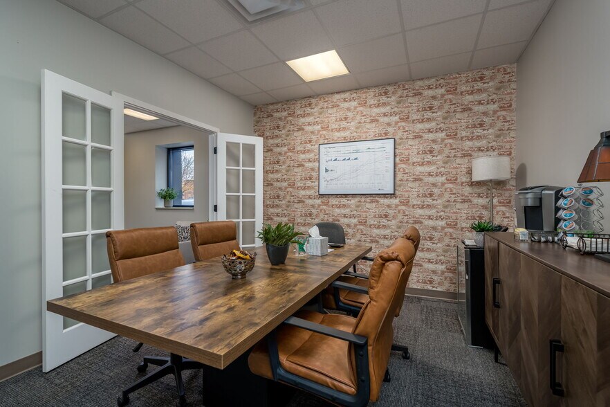 More Photos Of 108 S Minnesota Ave, Saint Peter Storefront Retail Office For Sale