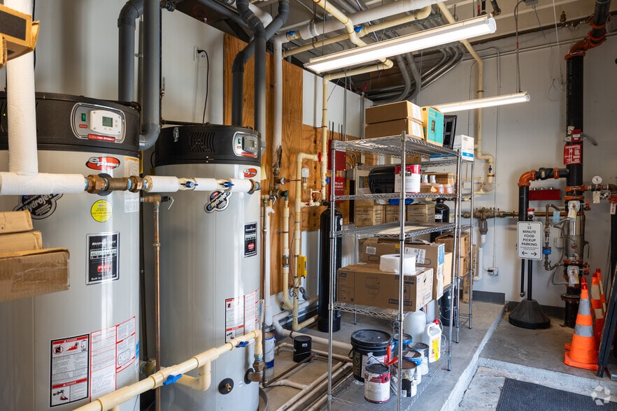 More Photos Of 427 Lombrano St, San Antonio Manufacturing For Lease