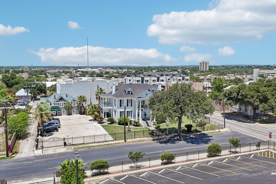 More Photos Of 421 Howard St, San Antonio Hospitality For Sale