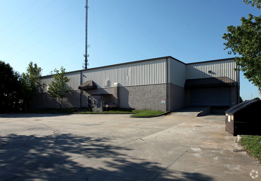 More Photos Of 1100 Charles St, Longwood Distribution For Lease