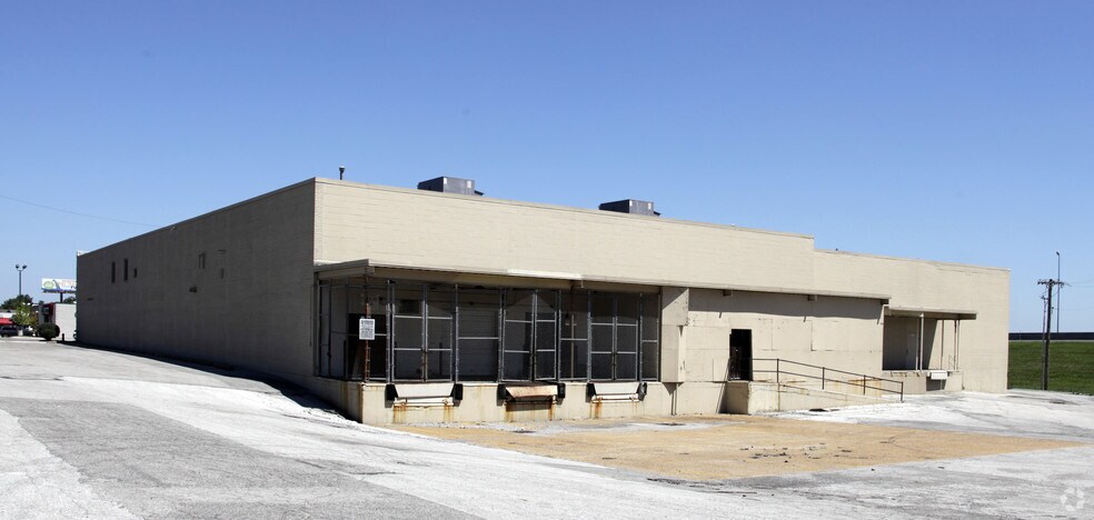 More Photos Of 4330 S Broadway, Saint Louis Freestanding For Sale