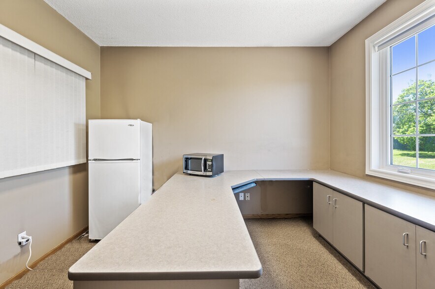 More Photos Of 8557 Wyoming Ave N, Brooklyn Park Light Distribution For Sale