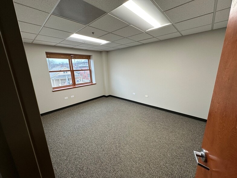 More Photos Of 303 N 2nd St, St Charles Office For Lease