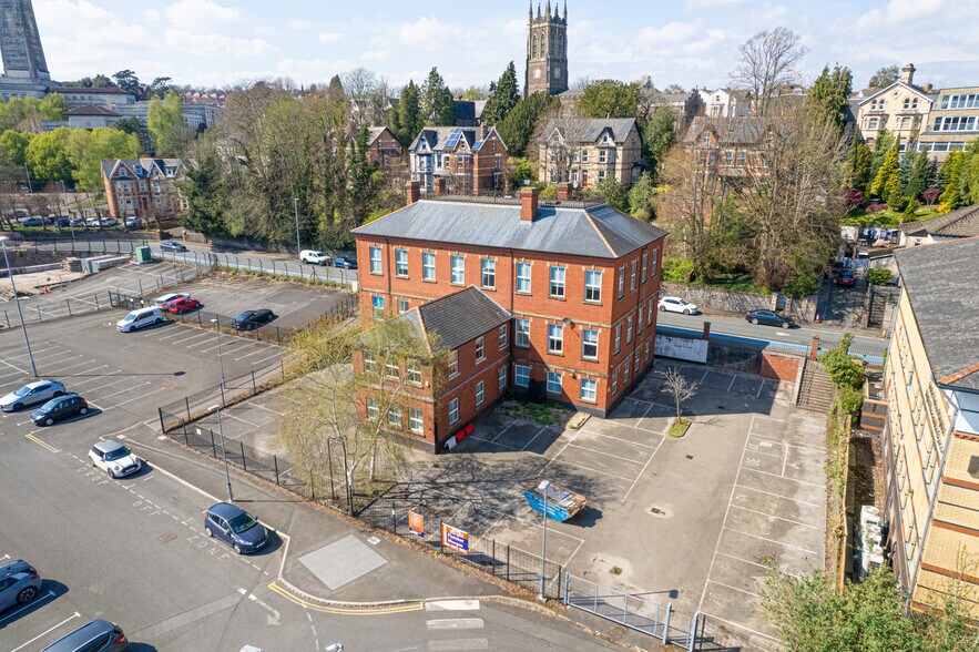 More Photos Of 12 Devon Pl, Newport Office For Lease