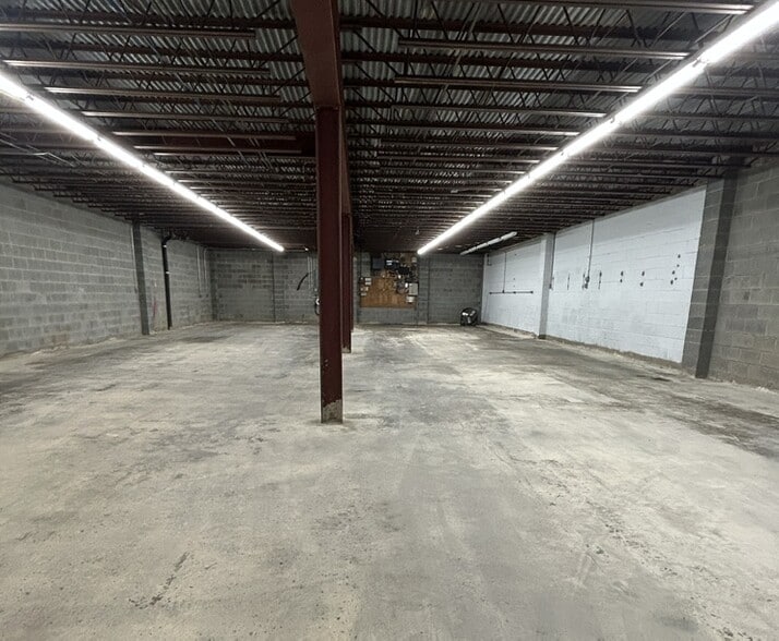 More Photos Of 2304 N Chester St, Gastonia Warehouse For Lease