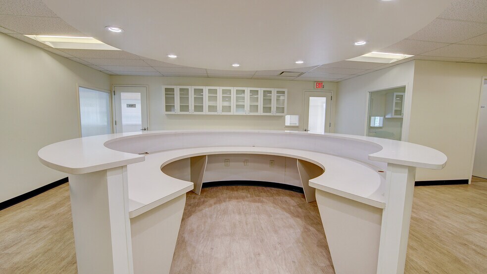 More Photos Of 2 Kings Hwy, Middletown Medical For Lease