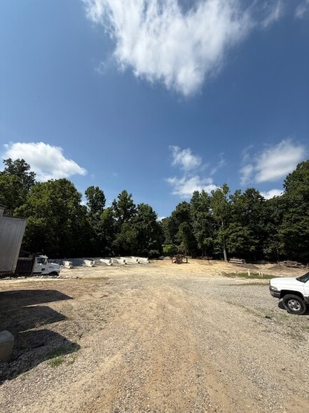 More Photos Of 2217 Chestnut Street Ext, High Point Industrial For Lease