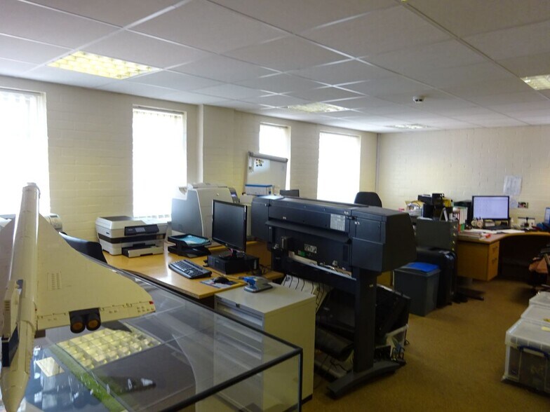 More Photos Of Lilac Grv, Nottingham Flex For Lease