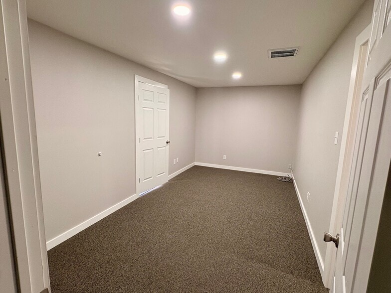 More Photos Of 2600 W Kansas Ave, Midland Office For Lease