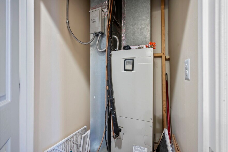 More Photos Of 338 N Charles St, Baltimore Storefront Retail Residential For Sale