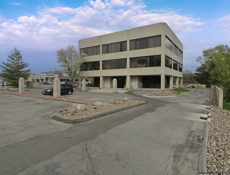Primary Photo Of 4515 Fleur Dr, Des Moines Office For Sale