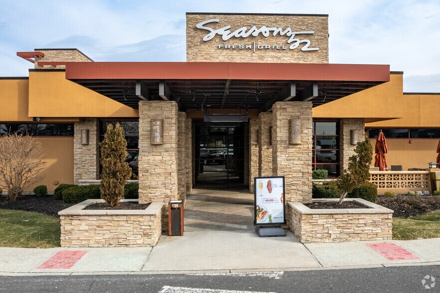 More Photos Of 400 Commons Way, Bridgewater Unknown For Lease