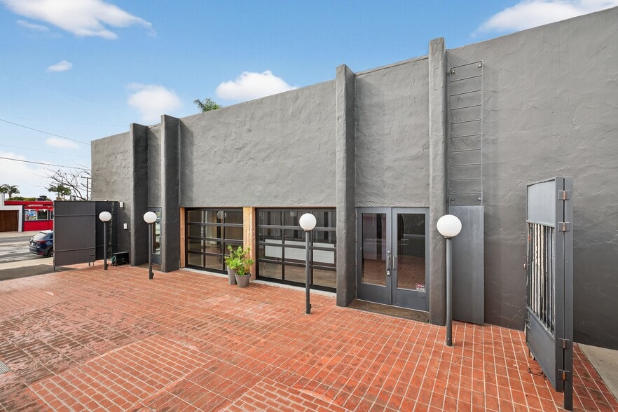 More Photos Of 1895 E Main St, Ventura General Retail For Sale