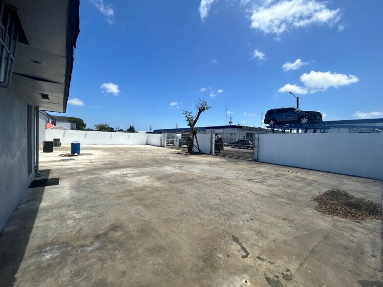 More Photos Of 5715 Rodman St, Hollywood Warehouse For Lease