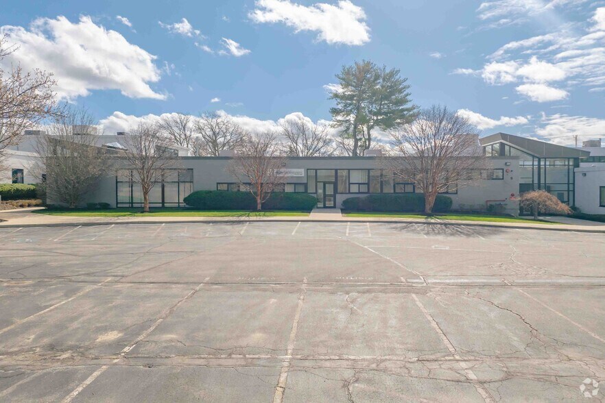 More Photos Of 7-11 Audubon Rd, Wakefield Light Manufacturing For Lease