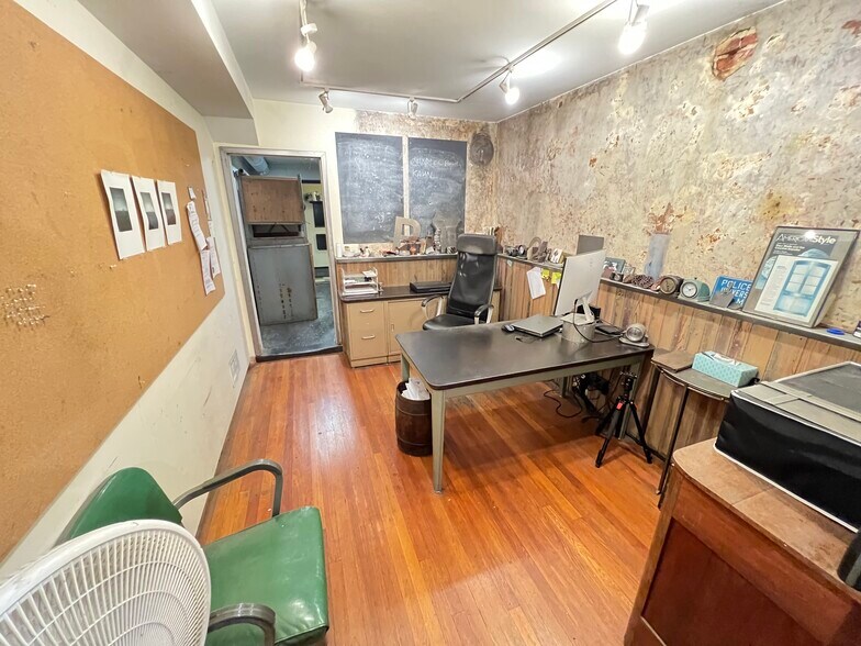 More Photos Of 1438-1442 Light St, Baltimore Showroom For Sale