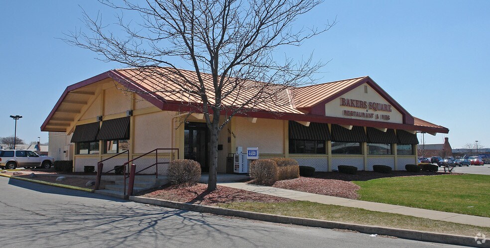 Primary Photo Of 4900 S 76TH St, Milwaukee Restaurant For Lease