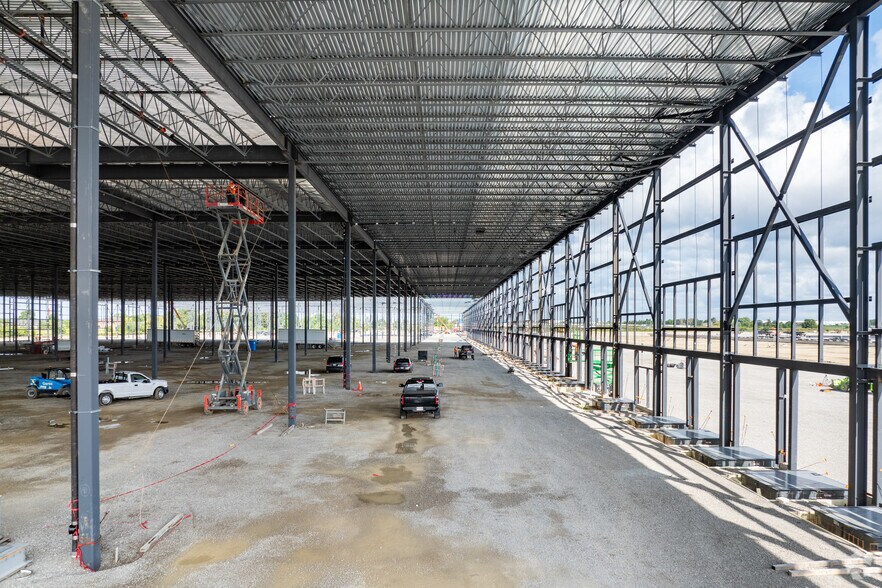 More Photos Of 5405 Countryside Dr, Brampton Warehouse For Lease