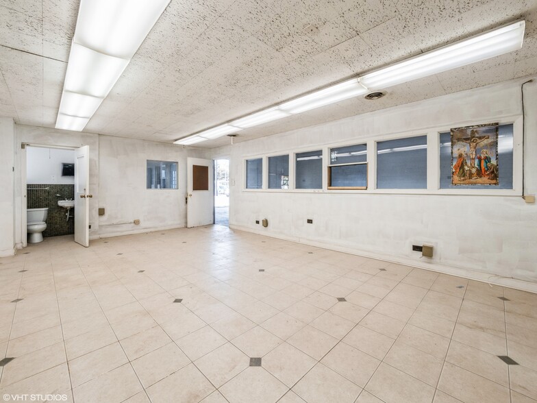 More Photos Of , Chicago Unknown For Sale