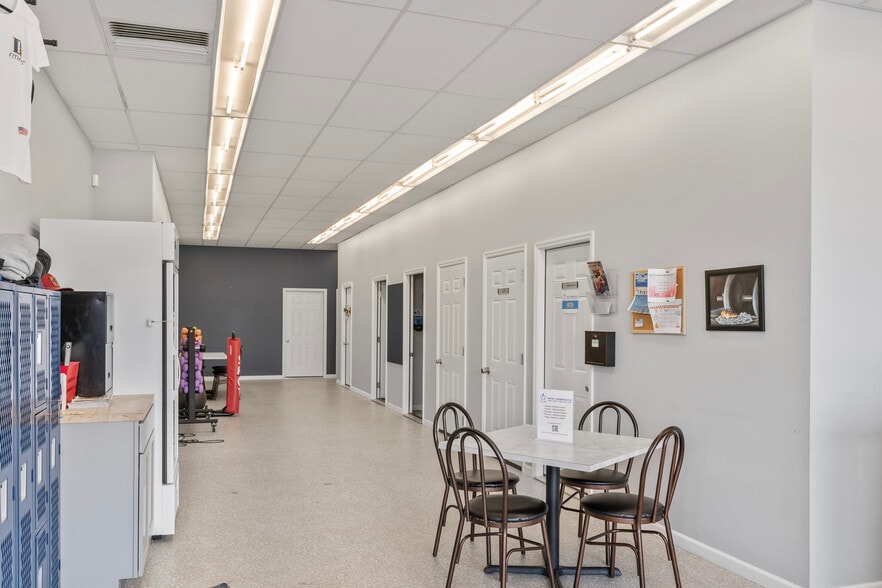 More Photos Of 133 E Main St, Frankfort Storefront For Sale