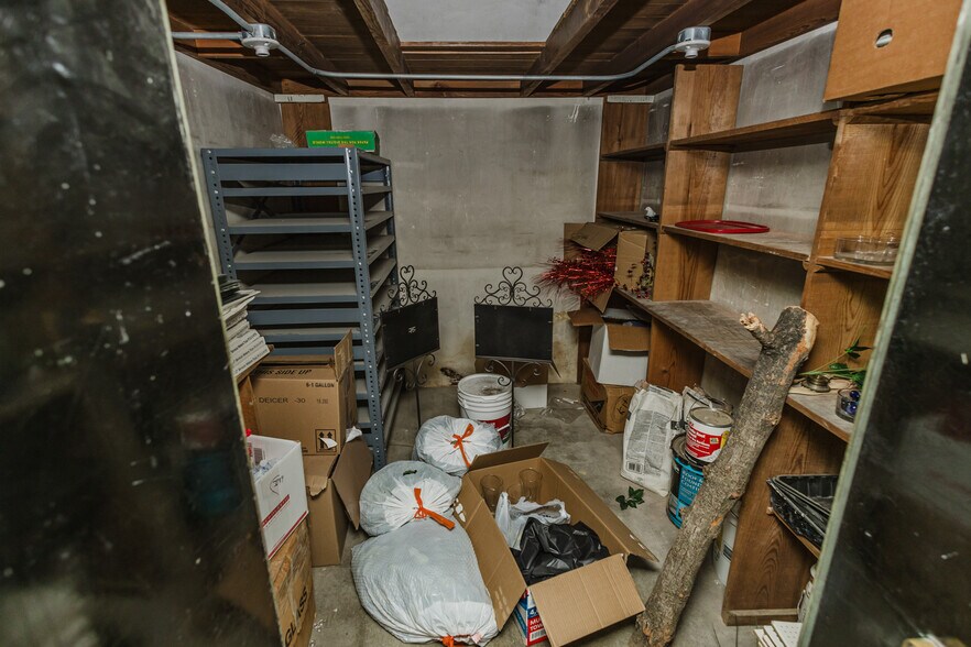 More Photos Of 724 N Main St, Newton Storefront For Sale