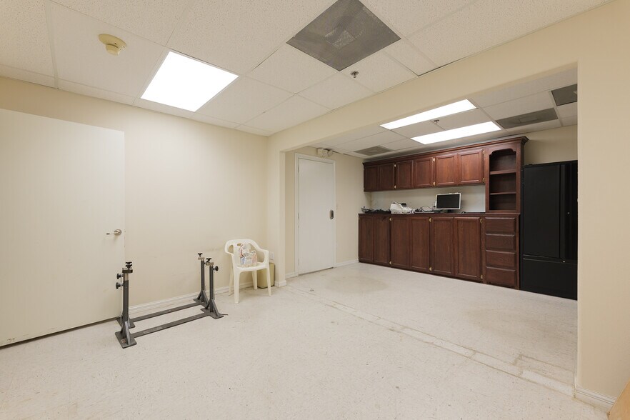 More Photos Of 305 Expressway 83, Mission Medical For Lease