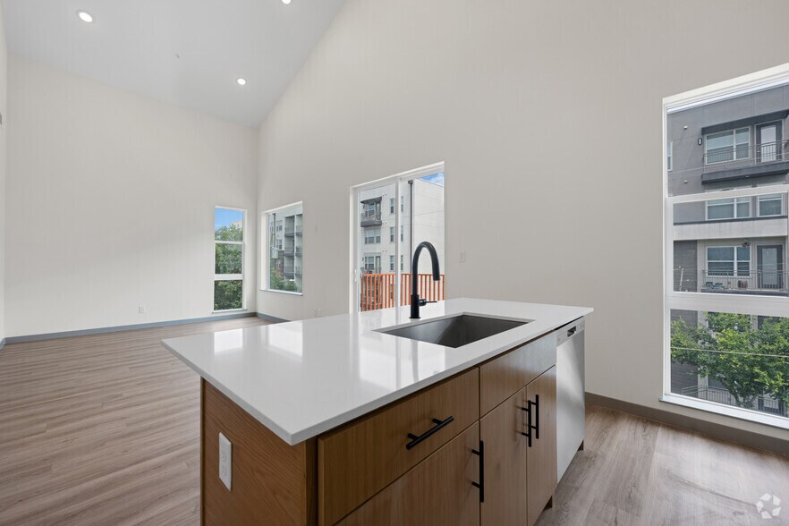 More Photos Of 3981-4001 Roseland Ave, Dallas Apartments For Sale