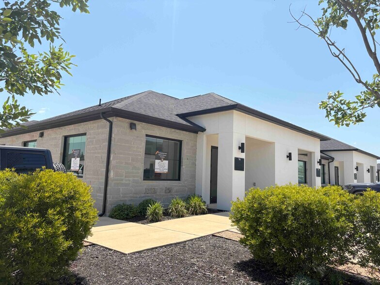 More Photos Of 2001 Auburn Hills Pky, McKinney Office For Lease