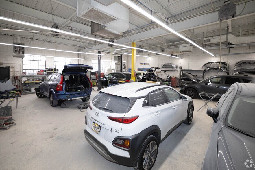 More Photos Of 910 3rd Ave, New Hyde Park Warehouse For Sale